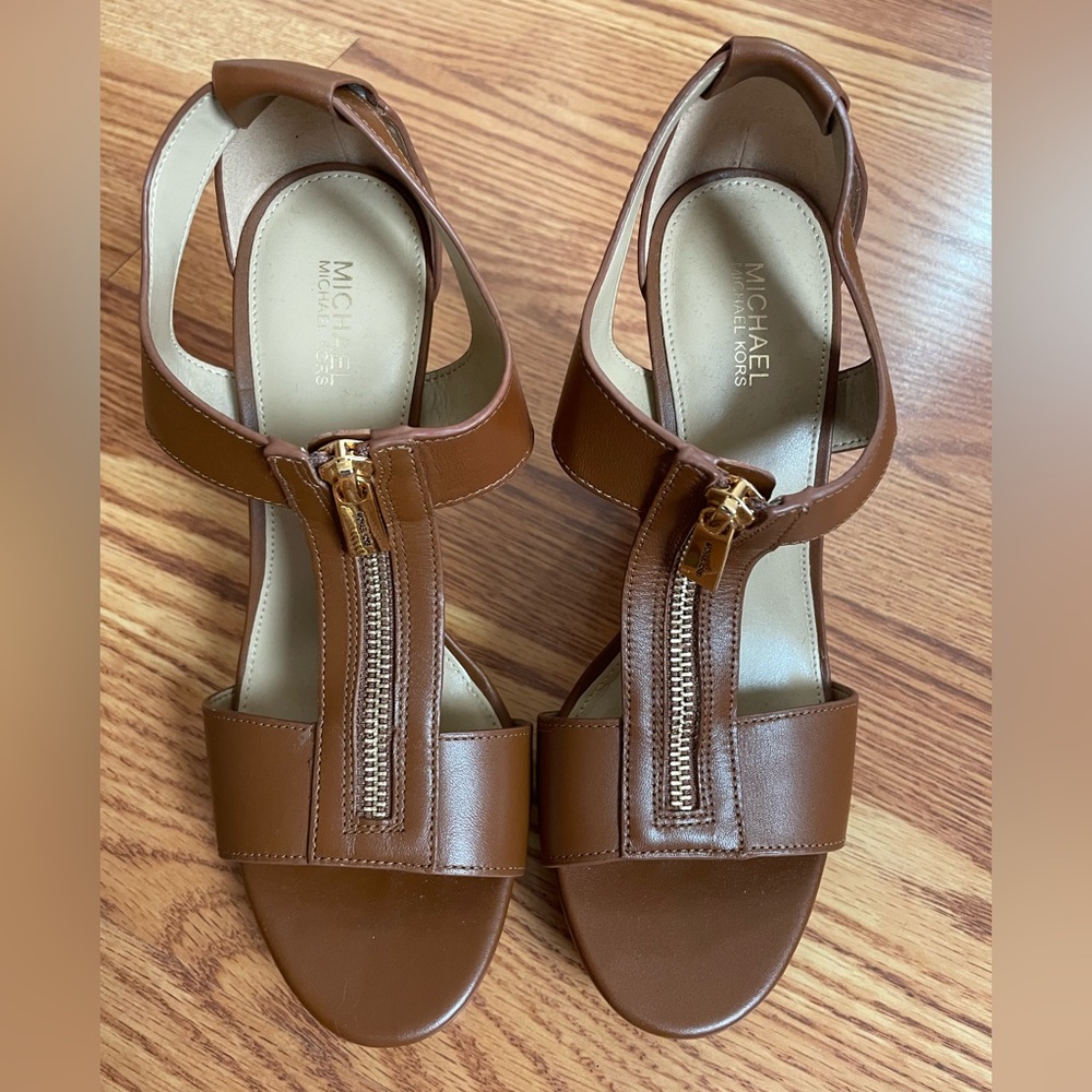 Michael Kors Berkley T-Strap Leather Zip Heels Size 7